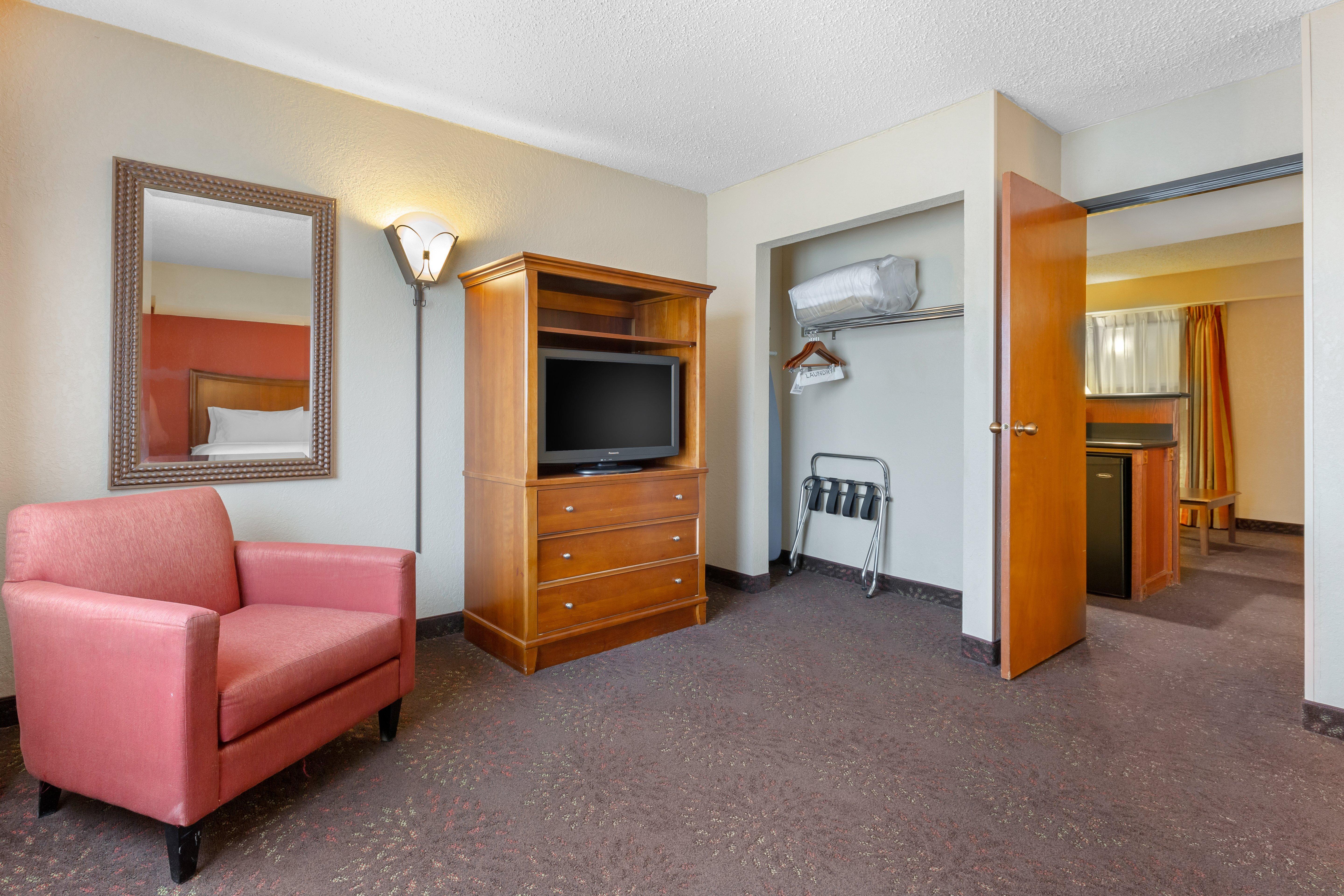 Holiday Inn Express Chicago-Downers Grove By Ihg Экстерьер фото