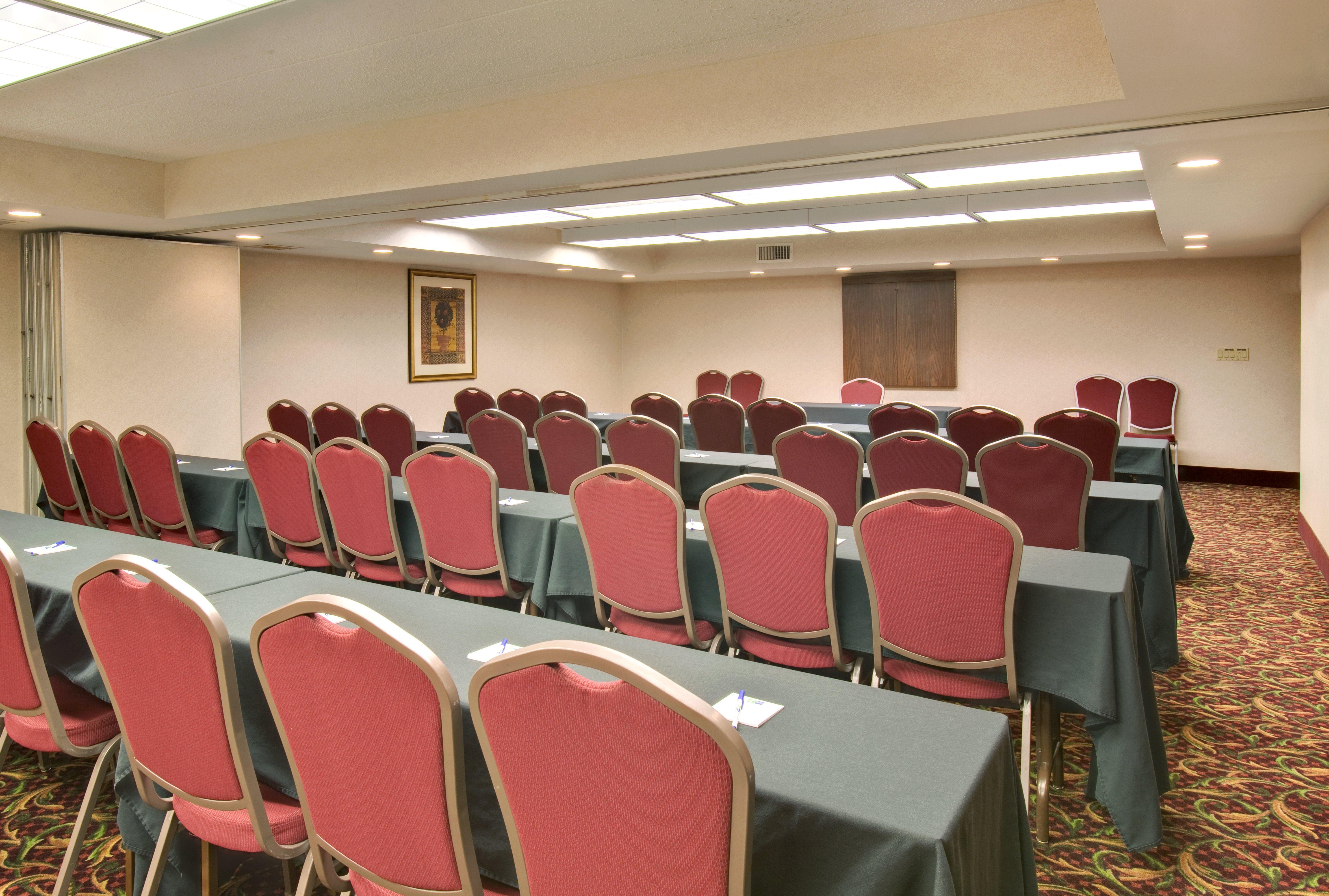 Holiday Inn Express Chicago-Downers Grove By Ihg Удобства фото