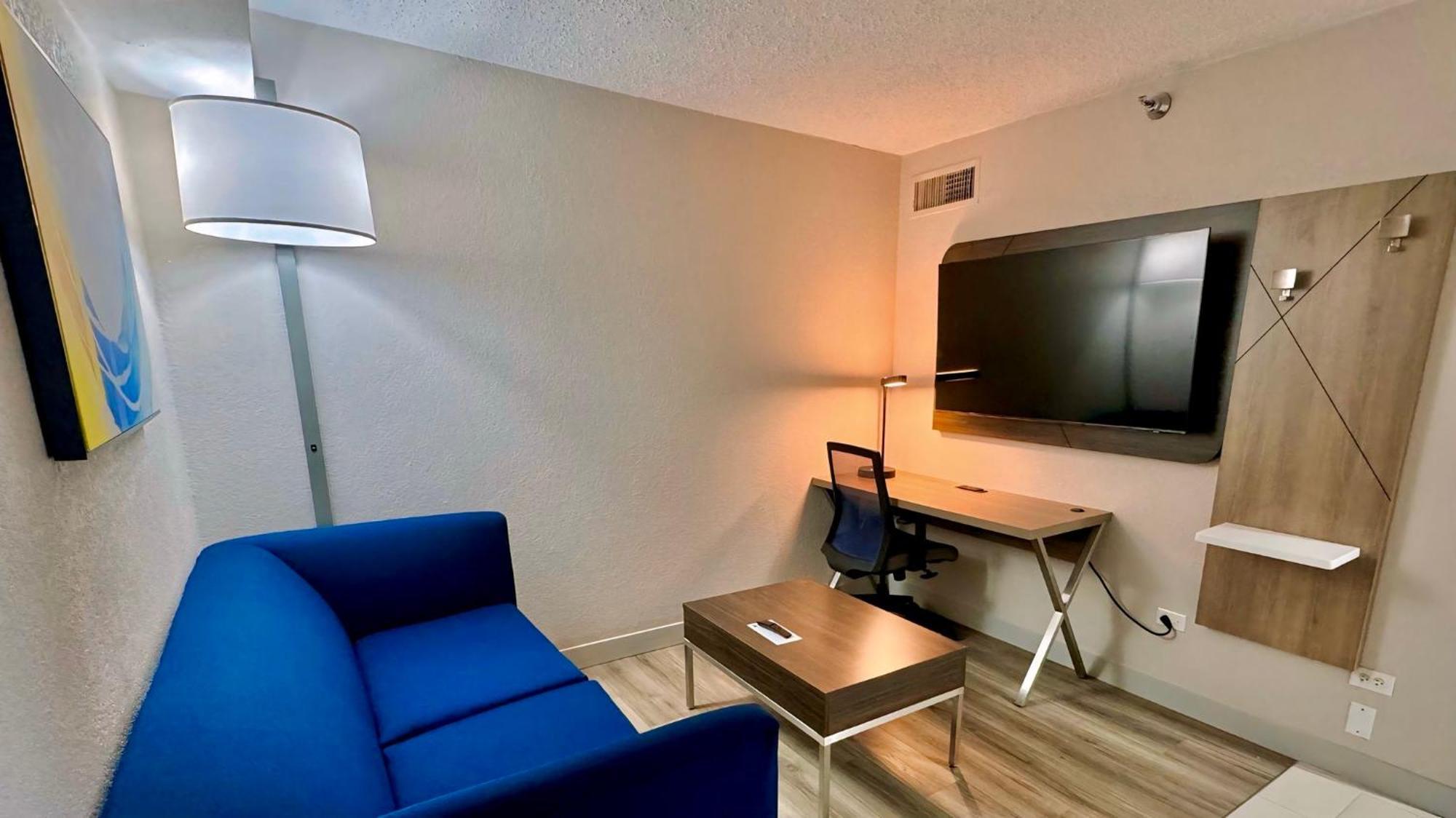 Holiday Inn Express Chicago-Downers Grove By Ihg Экстерьер фото