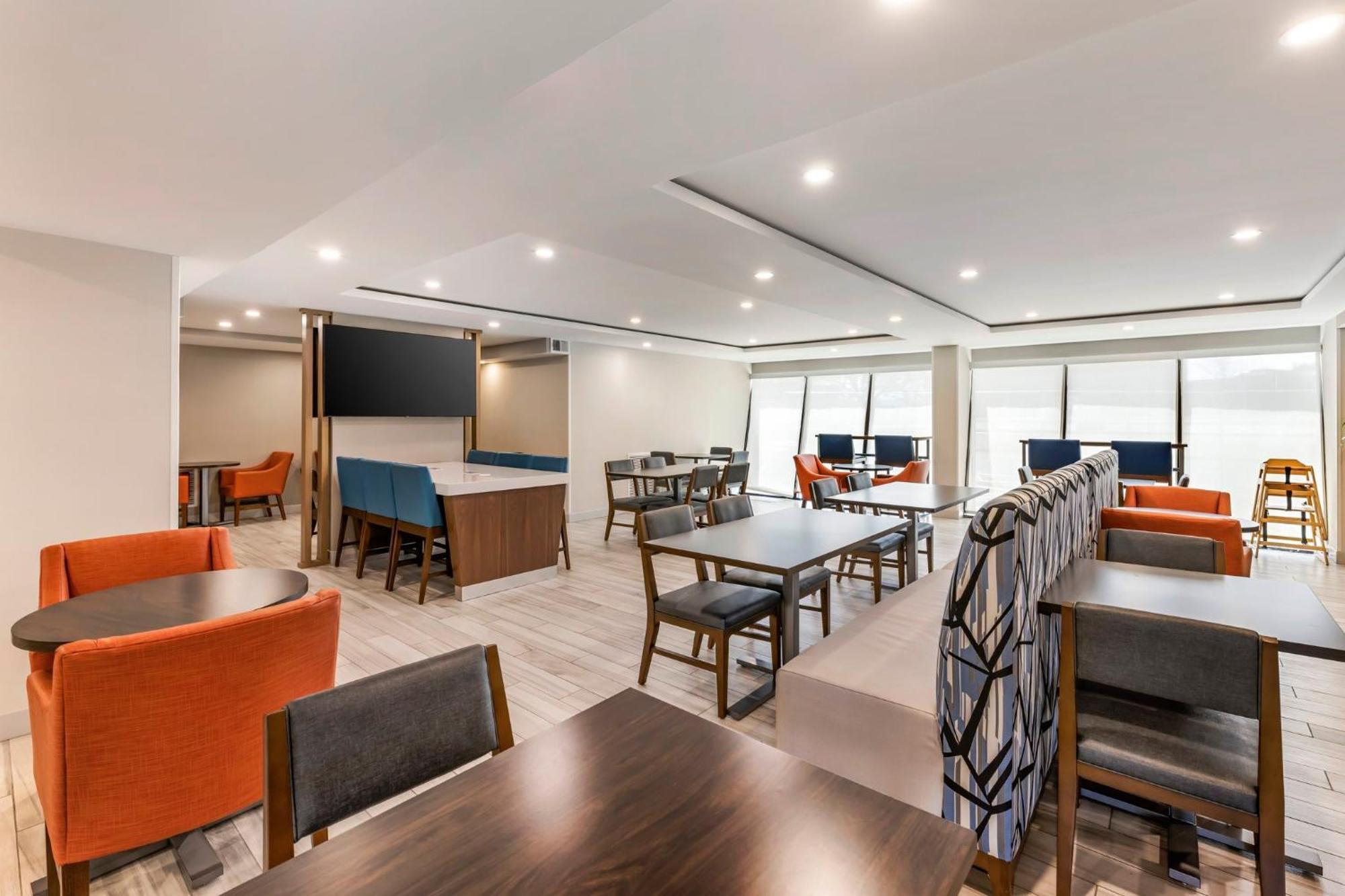 Holiday Inn Express Chicago-Downers Grove By Ihg Экстерьер фото