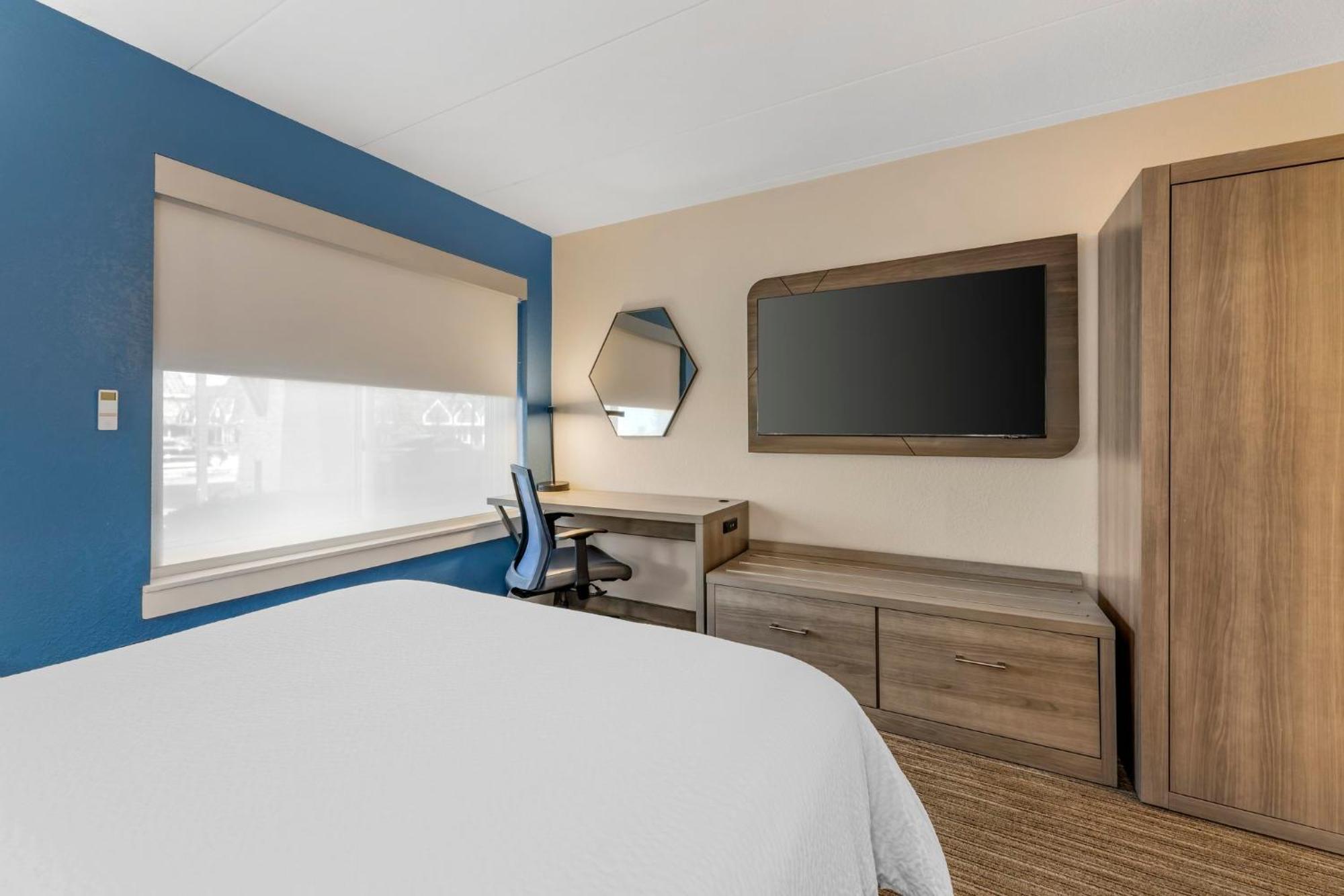Holiday Inn Express Chicago-Downers Grove By Ihg Экстерьер фото