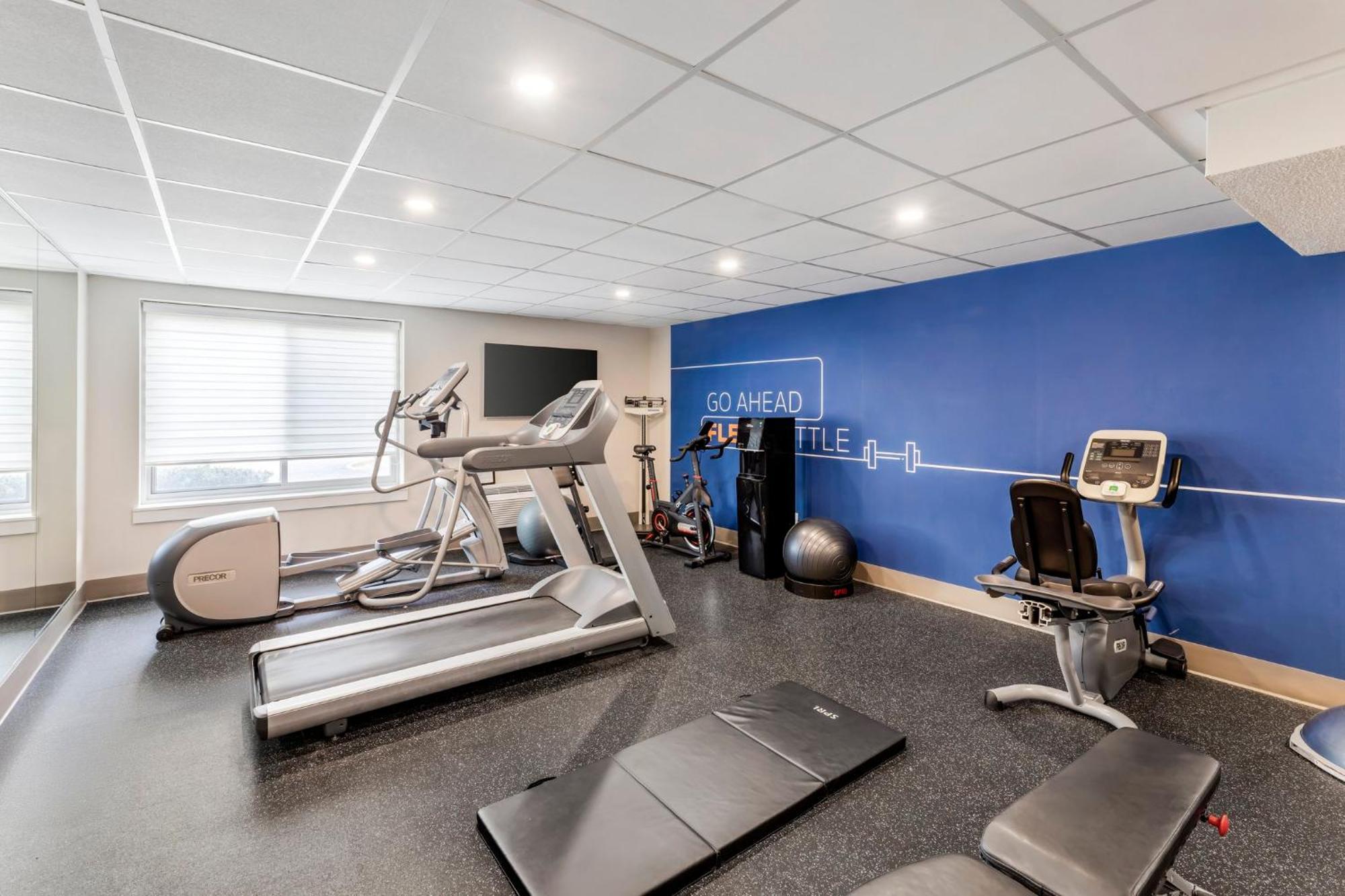Holiday Inn Express Chicago-Downers Grove By Ihg Экстерьер фото