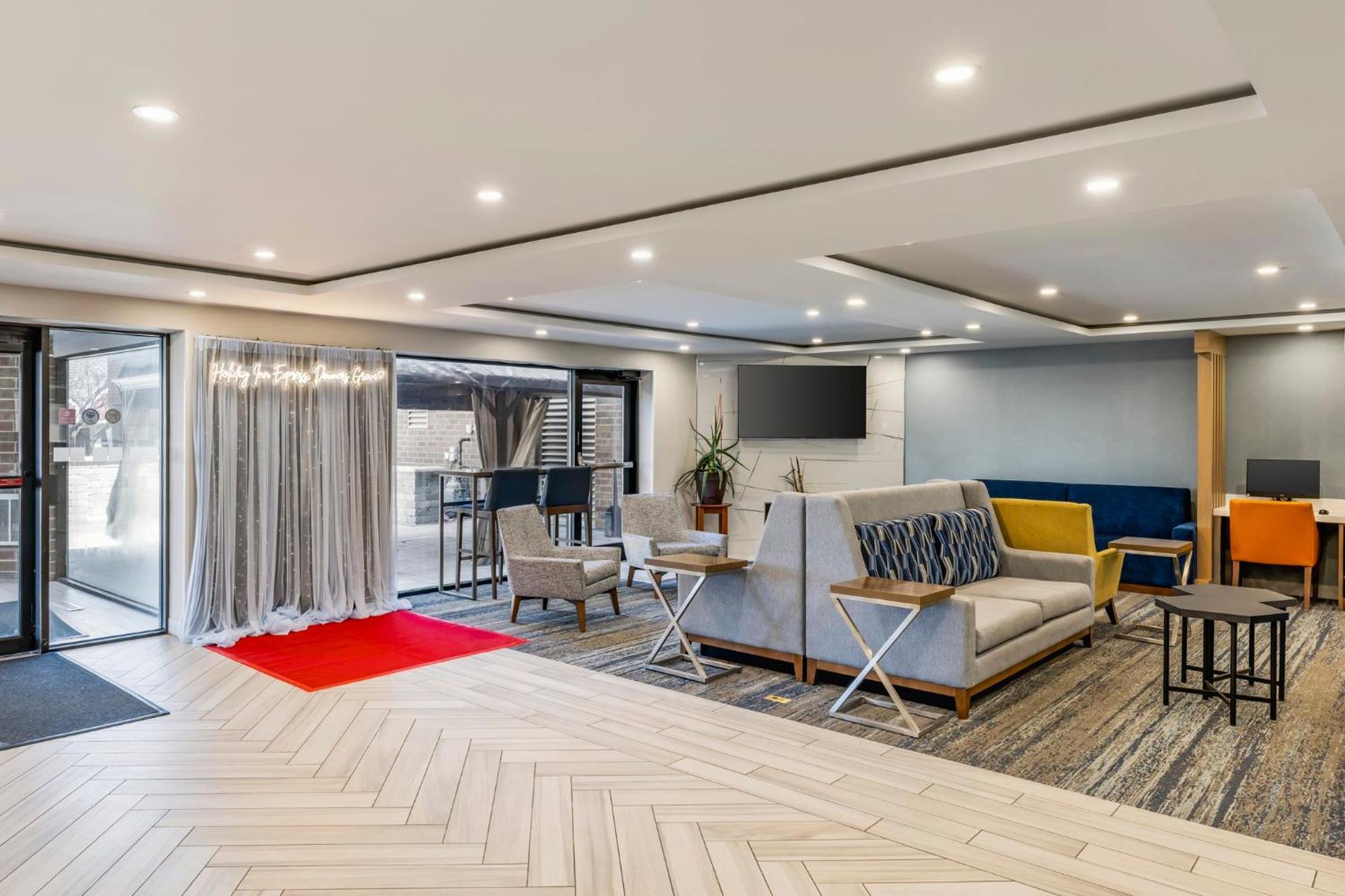 Holiday Inn Express Chicago-Downers Grove By Ihg Экстерьер фото